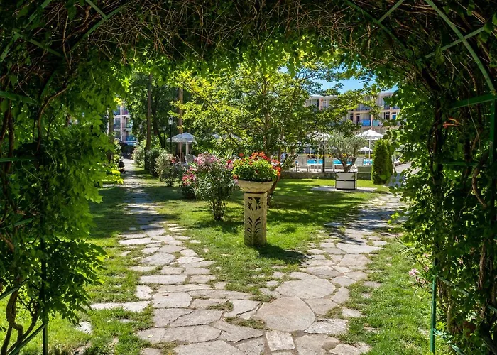 里瓦酒店 - 全包 3*